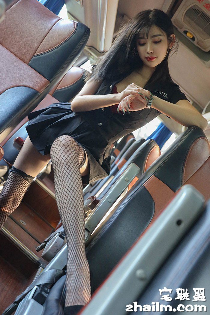 极品火辣嫩模杨晨晨黑丝网袜大秀香臀