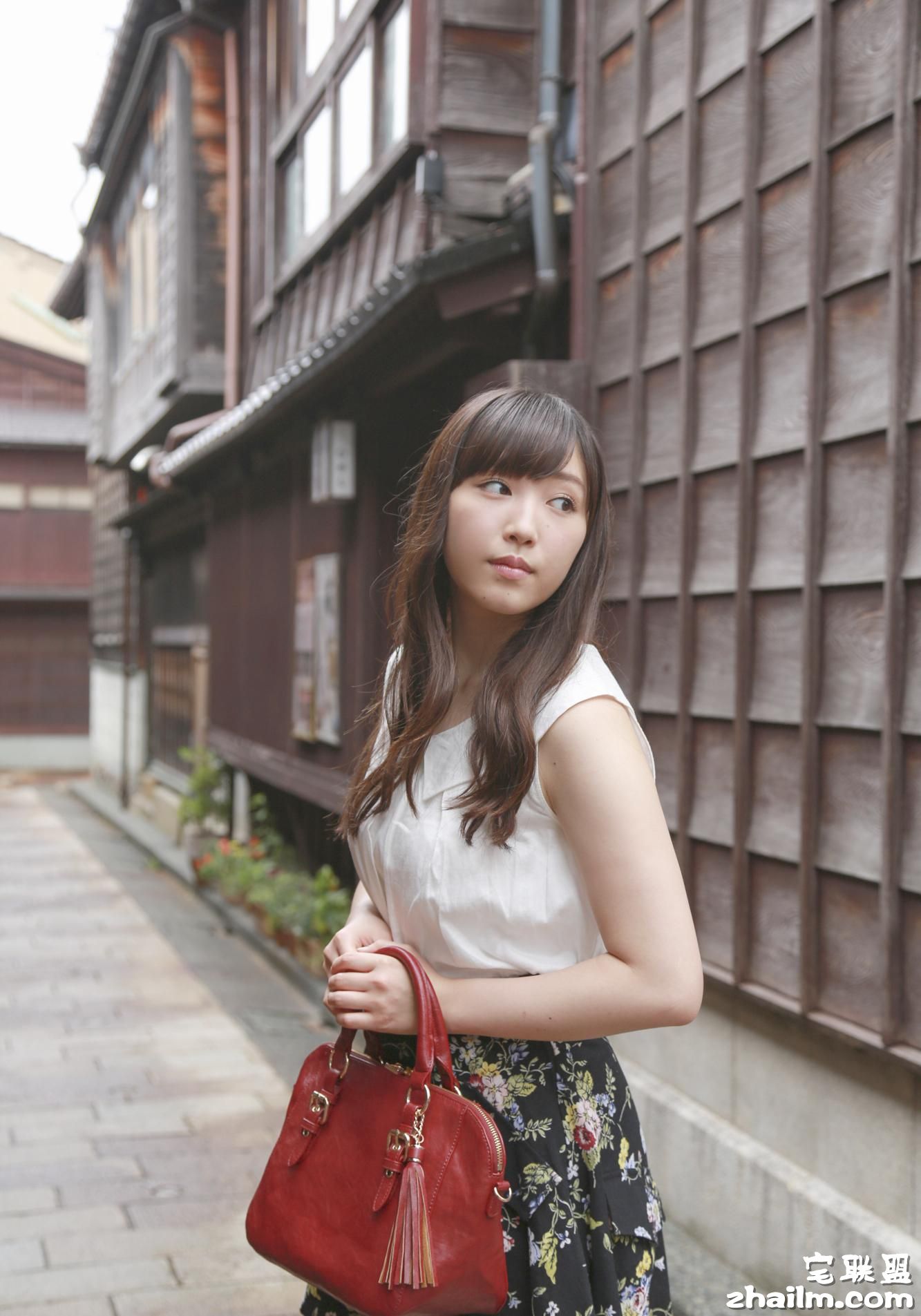 性感日本大奶长发美女谱久村圣大胆个人摄影写真图片第4张