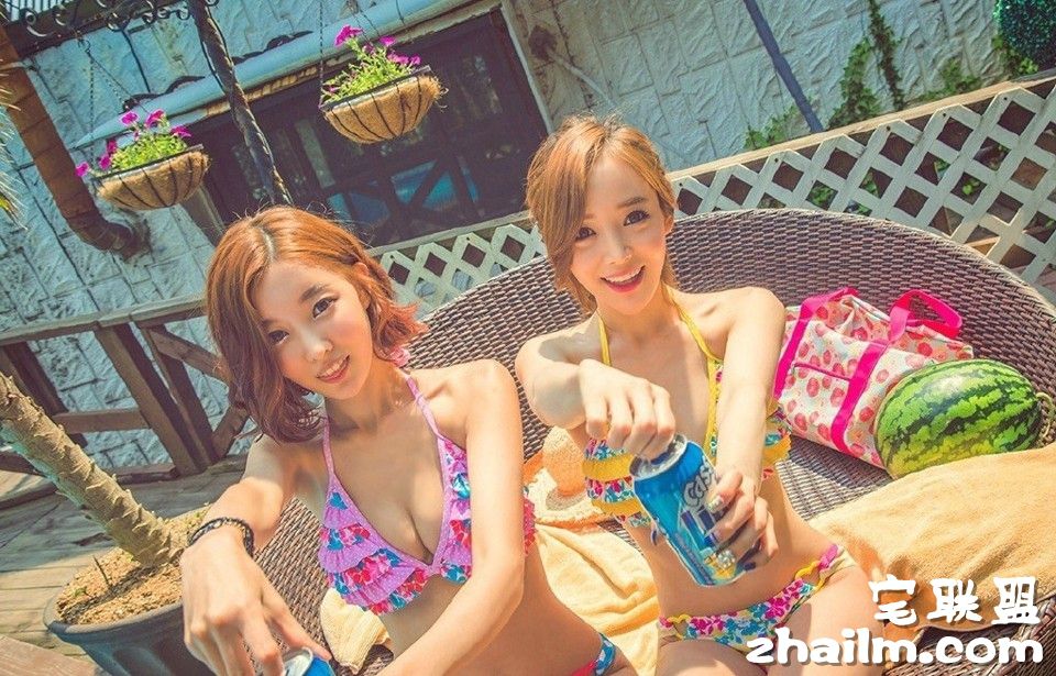 阳光<a href=https://www.zhailm.com/e/tags/?tagname=%E6%80%A7%E6%84%9F target=_blank class=infotextkey>性感</a>姐妹花双飞火辣身躯户外比基尼<a href=https://www.zhailm.com/e/tags/?tagname=%E8%AF%B1%E6%83%91 target=_blank class=infotextkey>诱惑</a><a href=https://www.zhailm.com/e/tags/?tagname=%E5%86%99%E7%9C%9F target=_blank class=infotextkey>写真</a>