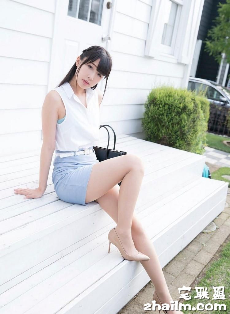 日本水蛇腰长发美女川崎绫饱满美臀修长双腿私房<a href=https://www.zhailm.com/e/tags/?tagname=%E5%86%99%E7%9C%9F%E5%9B%BE%E7%89%87 target=_blank class=infotextkey>写真图片</a>第2张